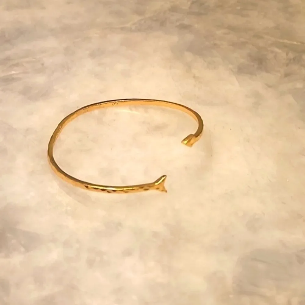 NWT Gorjana Arrow Cuff Bracelet Fairy Romantic Ethereal Coquette Dainty 18k Gold - Picture 2 of 4